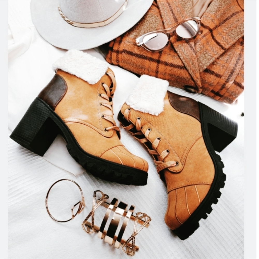 🆕️//Fall Favorites Collection// Camel suede Boot